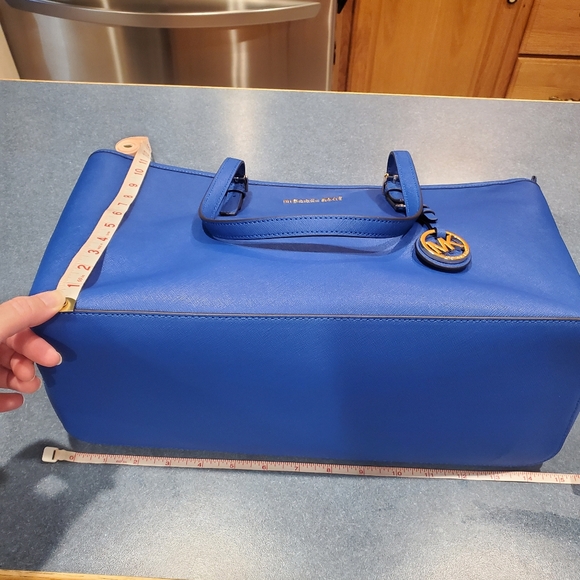 Michael Kors Travel Tote bag 💙 beautiful royal blue color,perfect for carry-on! - Picture 9 of 15